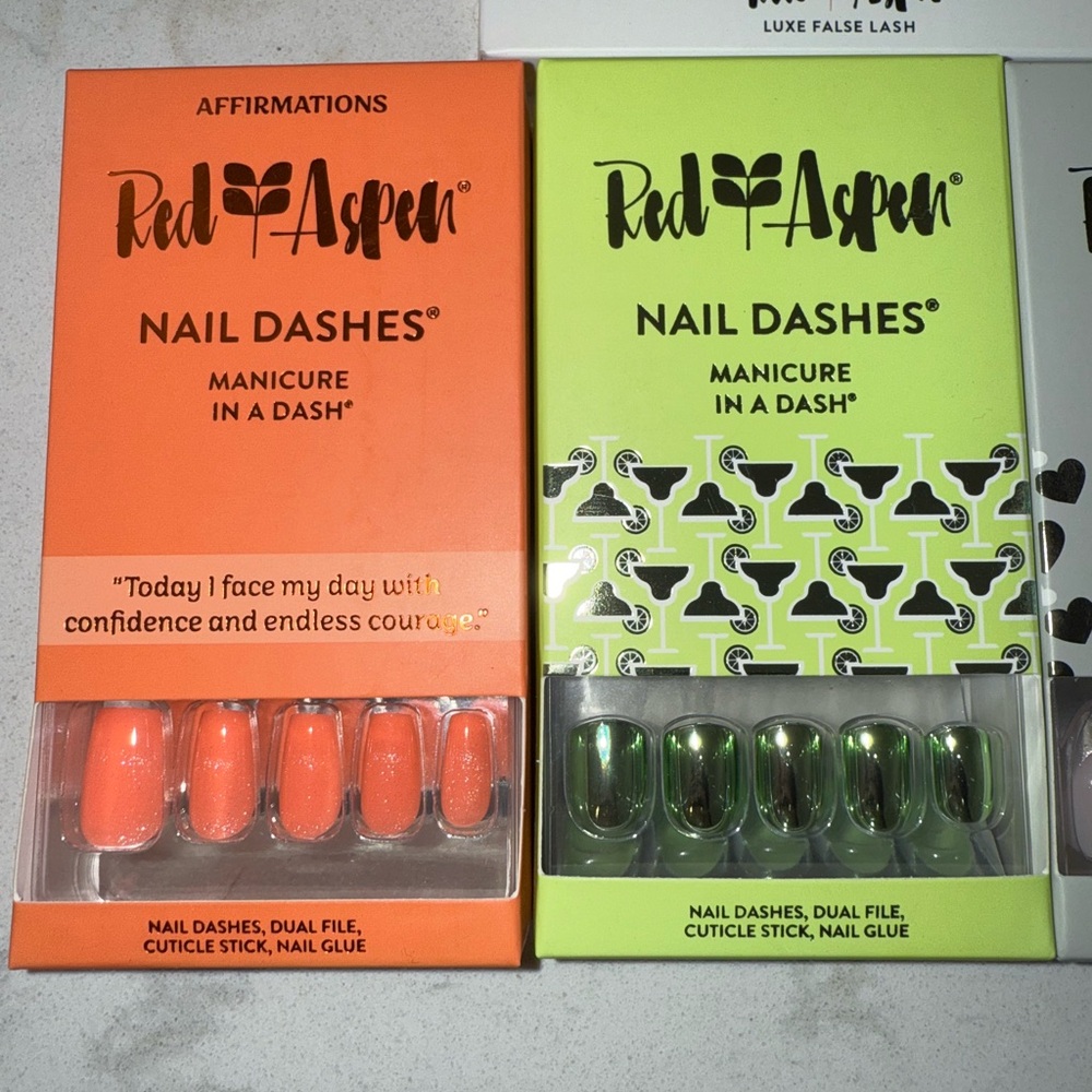 Red Aspen Nail Dashes - NIB - Chrome- Glitter ✨ Press-On Nails 💅🏼 & Lashes